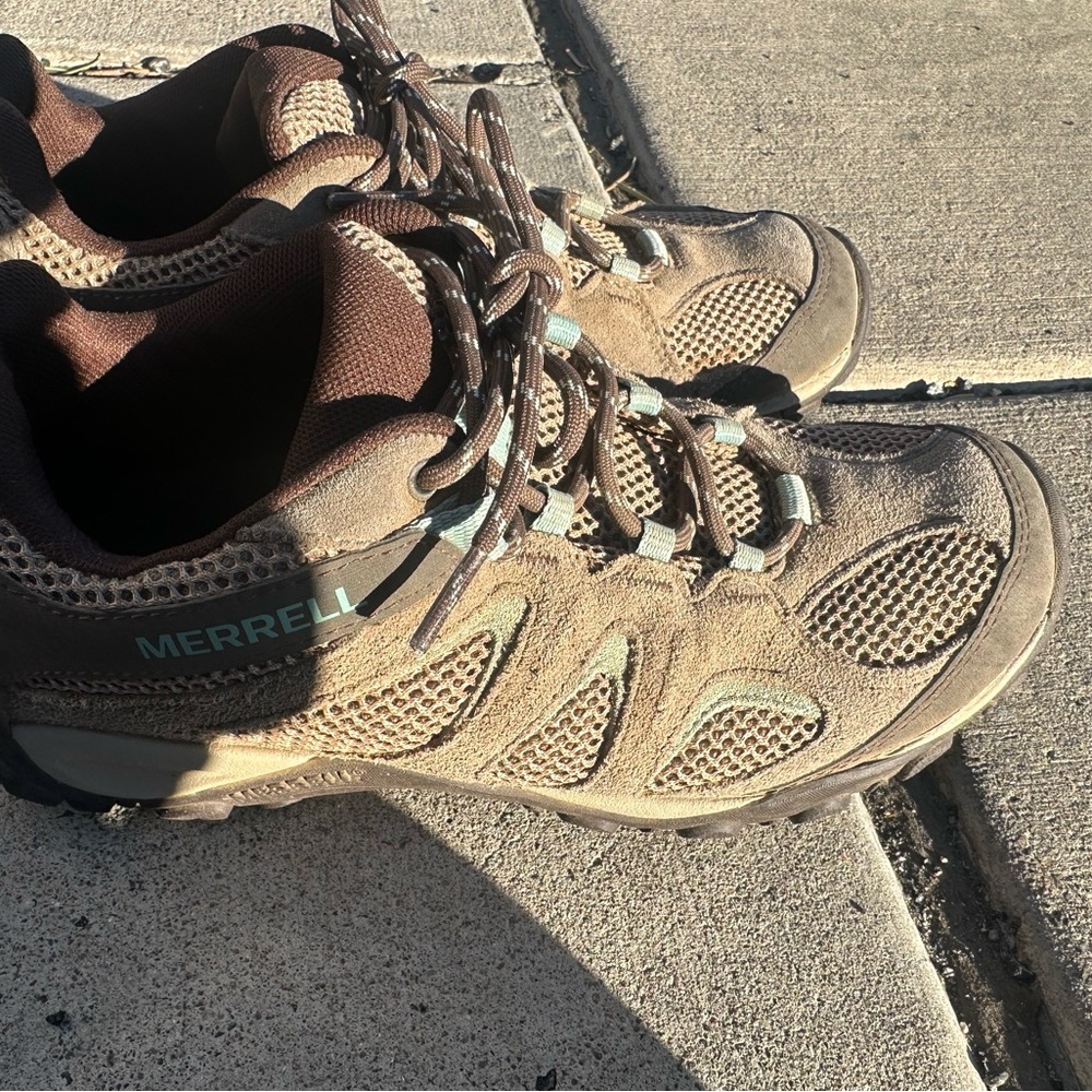 Merrill Hiking Shoe